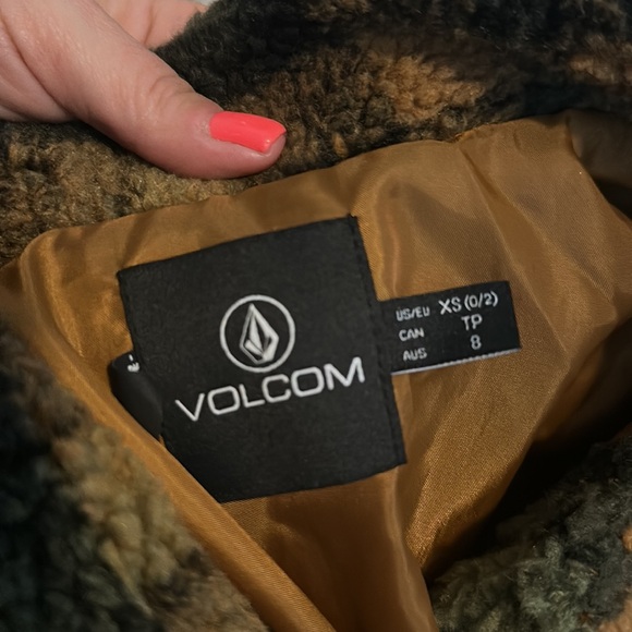 Volcom oversized Sherpa jacket size XS - Picture 6 of 7